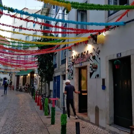 Hébergement de vacances Lx Townhouse Ideal For Big Groups Prime Location Trendy Street *