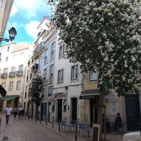 Hébergement de vacances Lx Townhouse Ideal For Big Groups Prime Location Trendy Street *